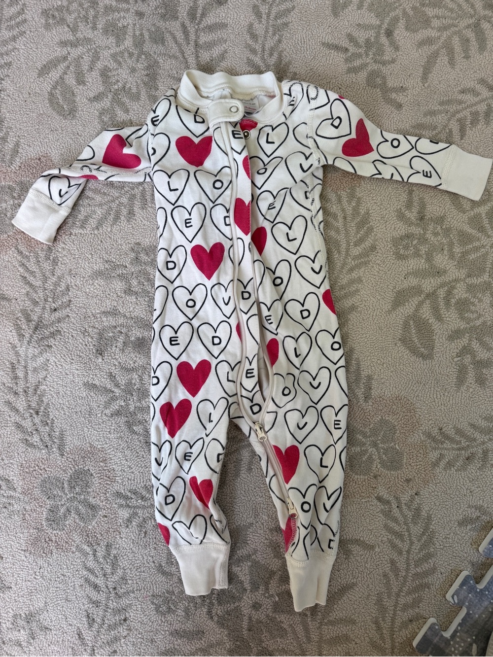 Hanna Andersson White One-Piece Sleeper with Pink Heart Print 6-12 mo